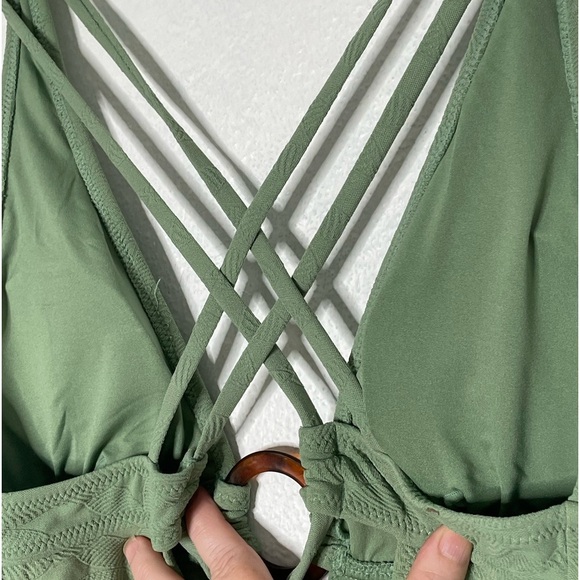 Cupshe green textured one piece boho vibe swimsuit. Size M - Picture 4 of 6